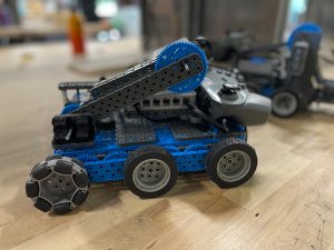 Students build a VEX IQ robot