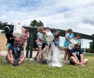 Ice bucket splash