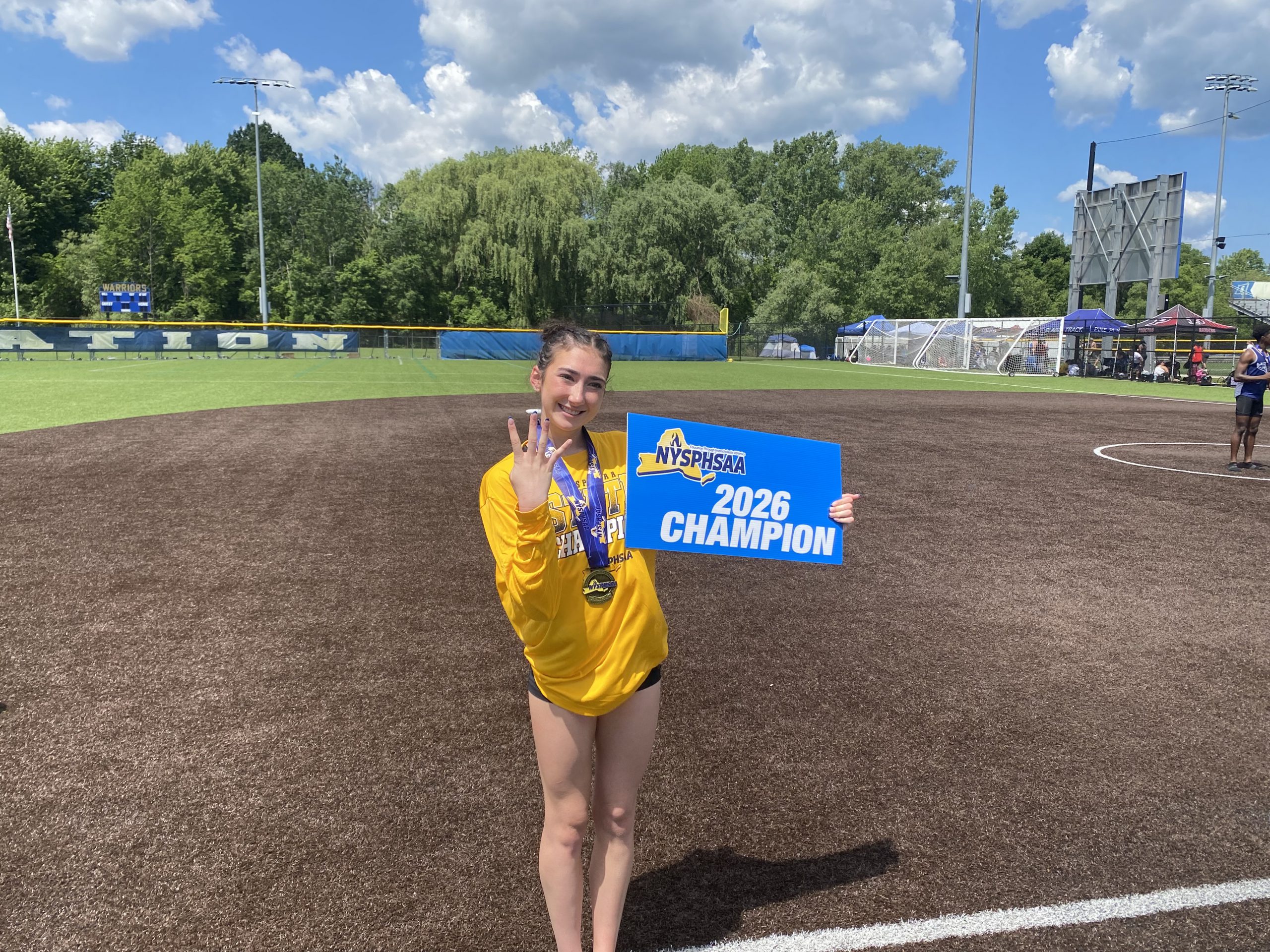 Meaghan Lynch at the outdoor track and field state championship
